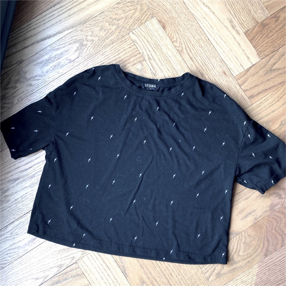 Storia Lightening Bolt Black Crop Top // S